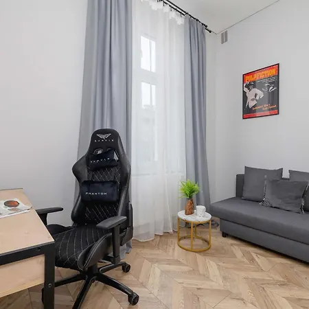 Elegant Family Near City Center By Renters