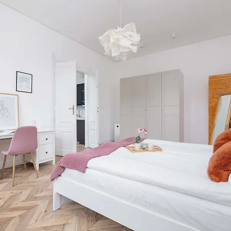 Elegant Family Near City Center By Renters
